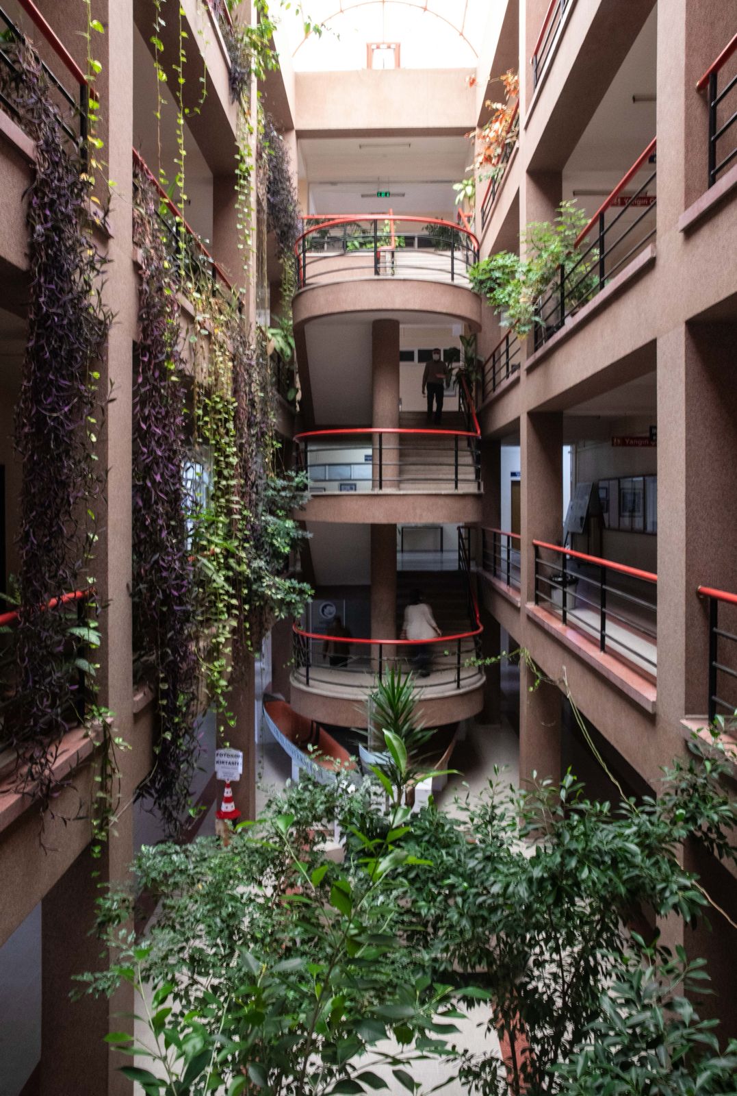 DEÜ'DEN YEŞİL BAŞARI: KARBON AYAK İZİ EN DÜŞÜK ÜNİVERSİTE